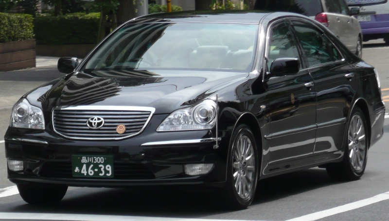 Toyota crown владивосток